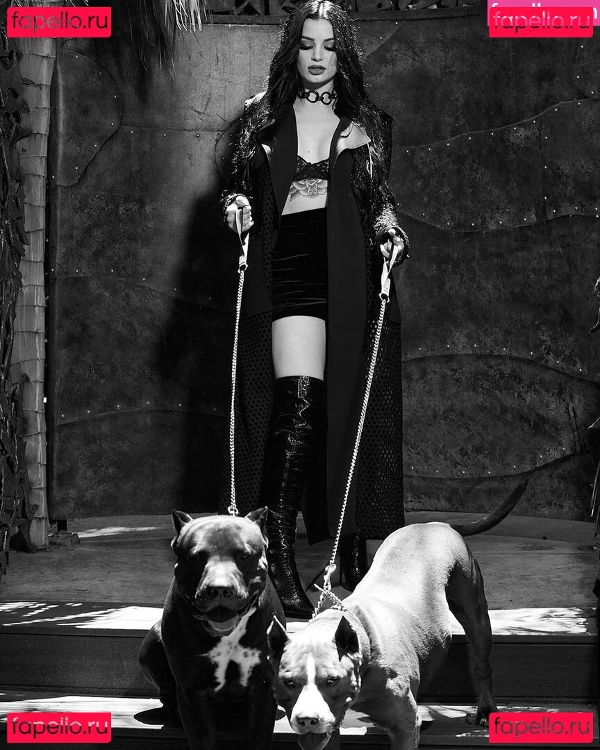 Saraya Onlyfans Photo Gallery 