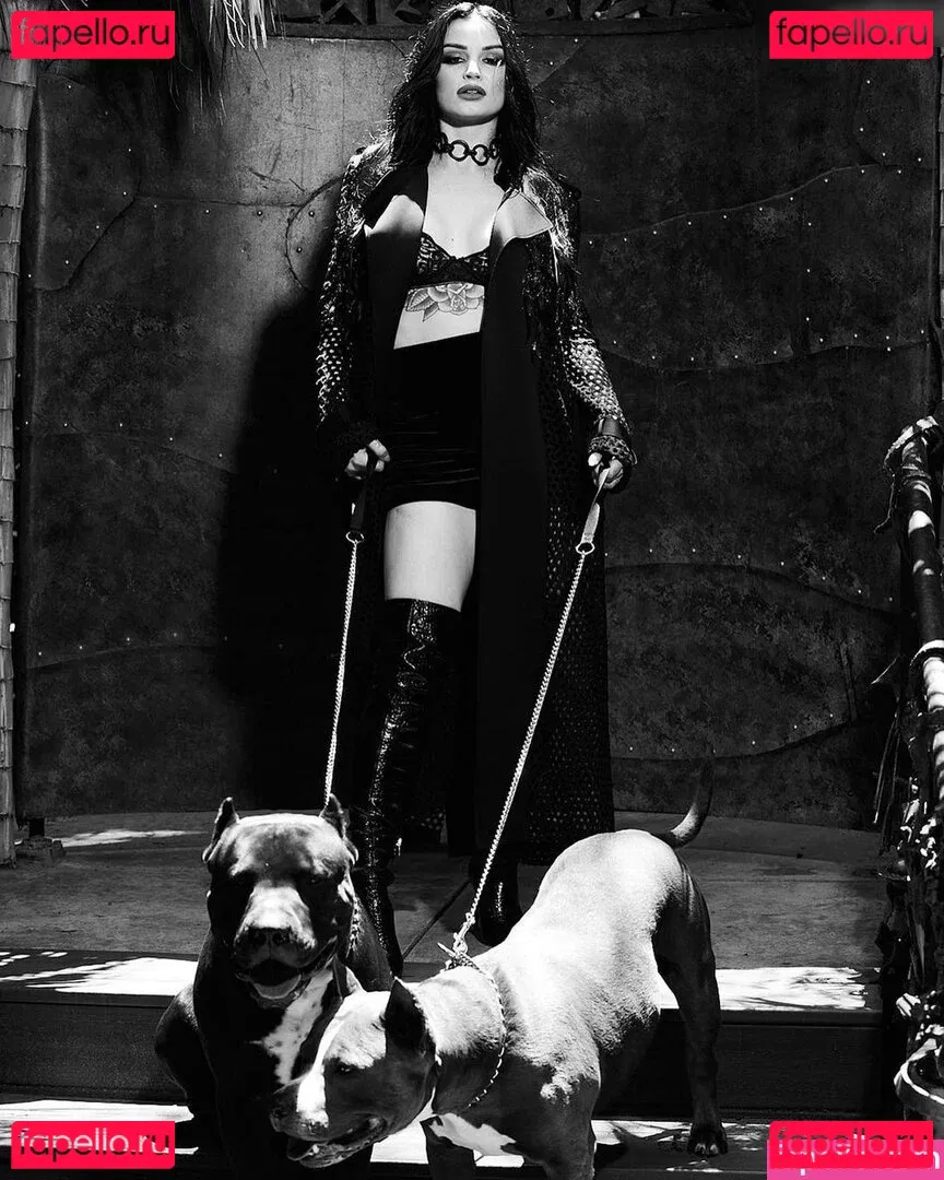 Saraya Onlyfans Photo Gallery 