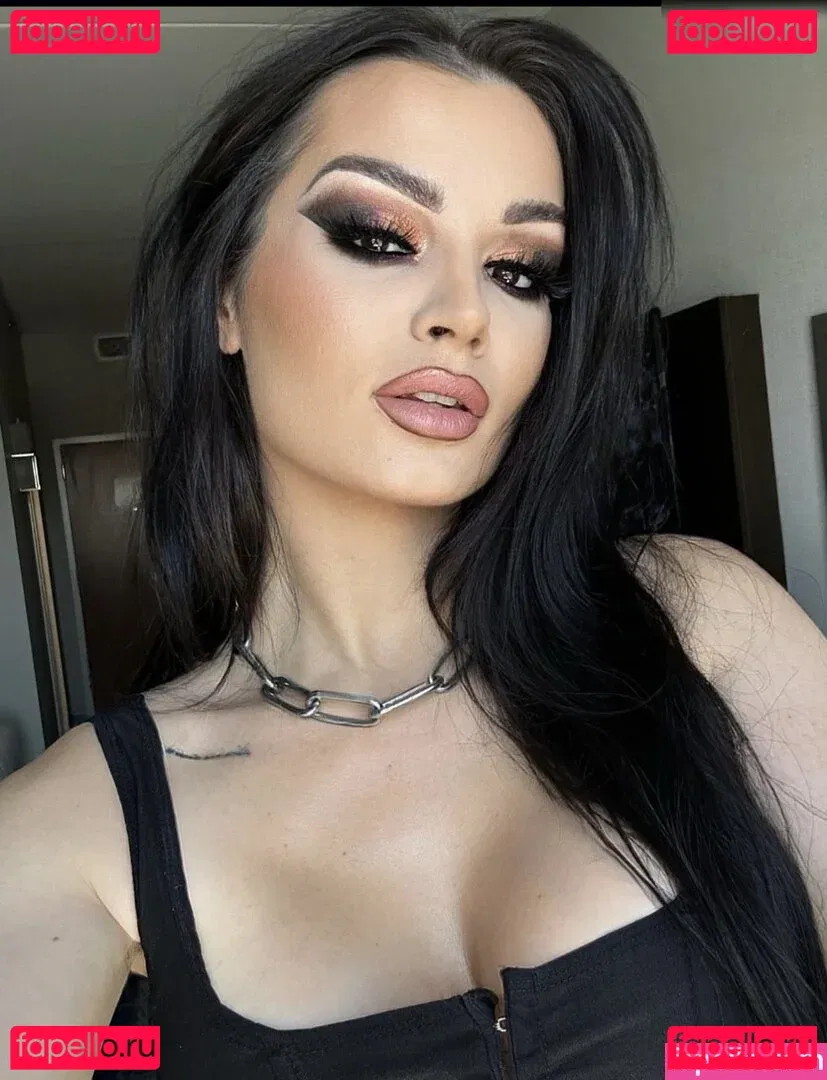 Saraya Onlyfans Photo Gallery 