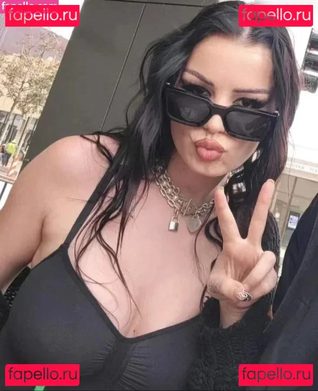 Saraya Onlyfans Photo Gallery 