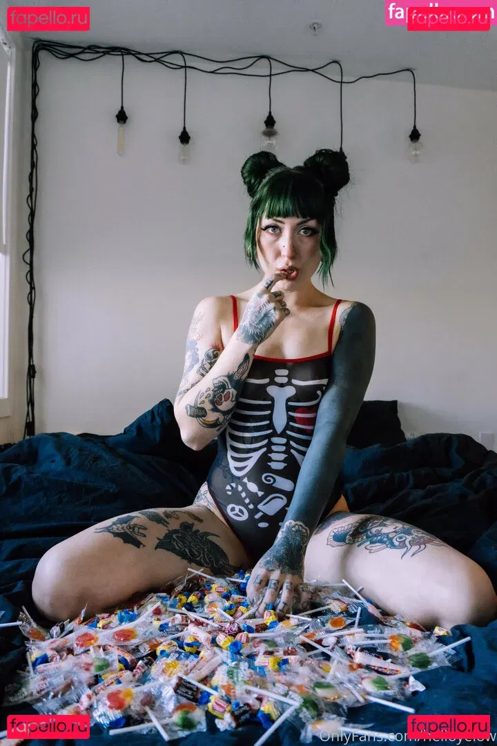 helloyelow Onlyfans Photo Gallery 