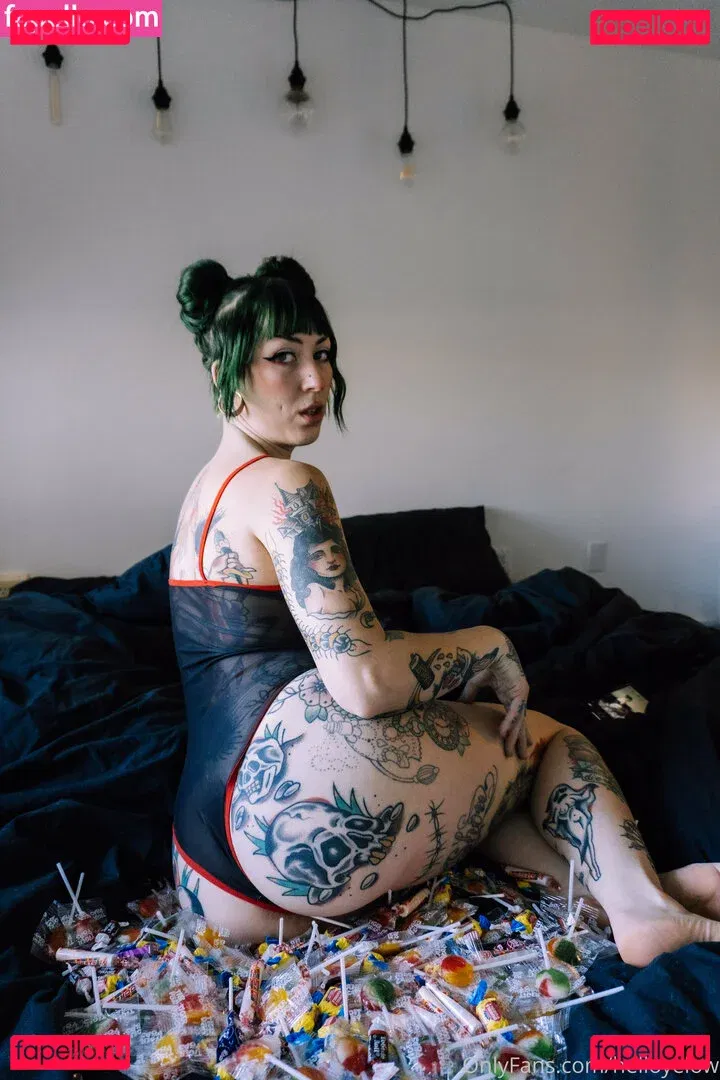 helloyelow Onlyfans Photo Gallery 