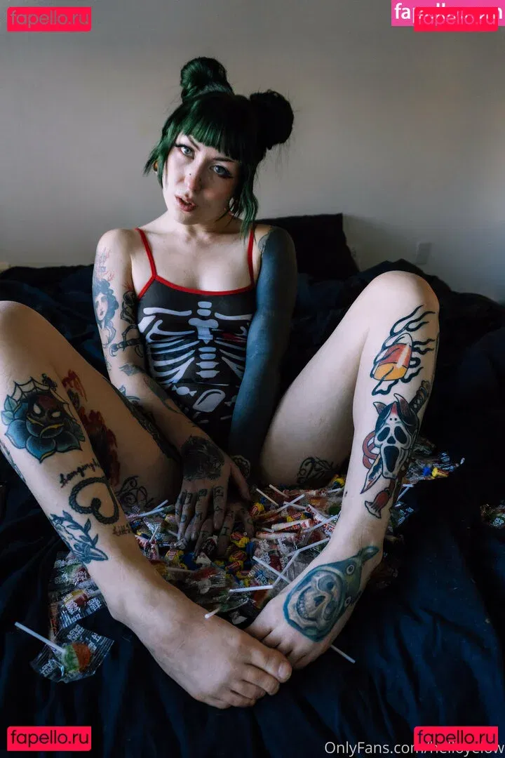 helloyelow Onlyfans Photo Gallery 