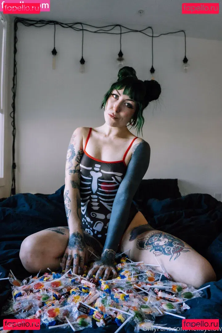 helloyelow Onlyfans Photo Gallery 