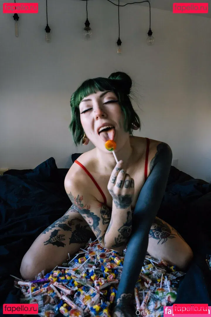 helloyelow Onlyfans Photo Gallery 