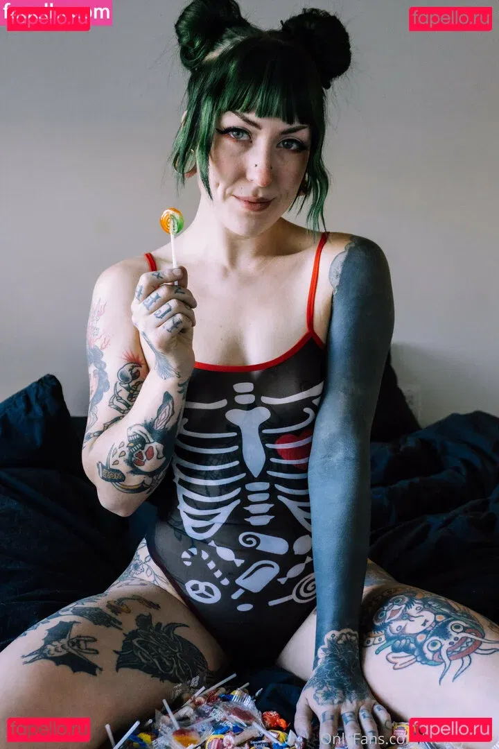 helloyelow Onlyfans Photo Gallery 