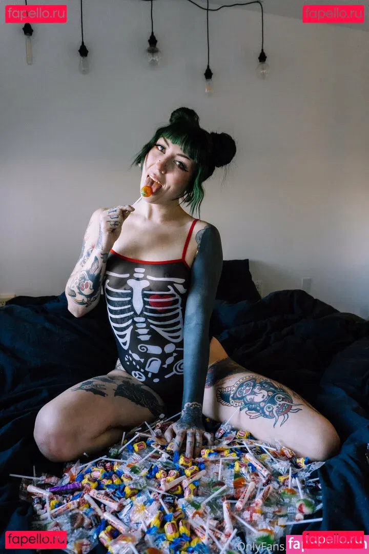 helloyelow Onlyfans Photo Gallery 