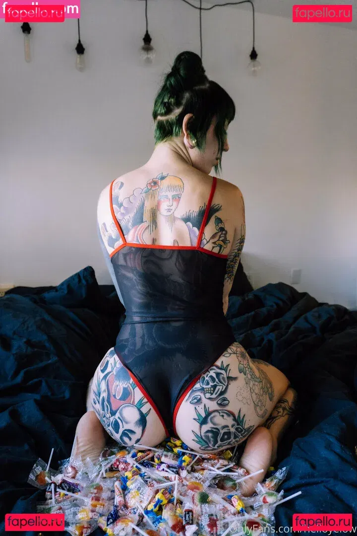 helloyelow Onlyfans Photo Gallery 