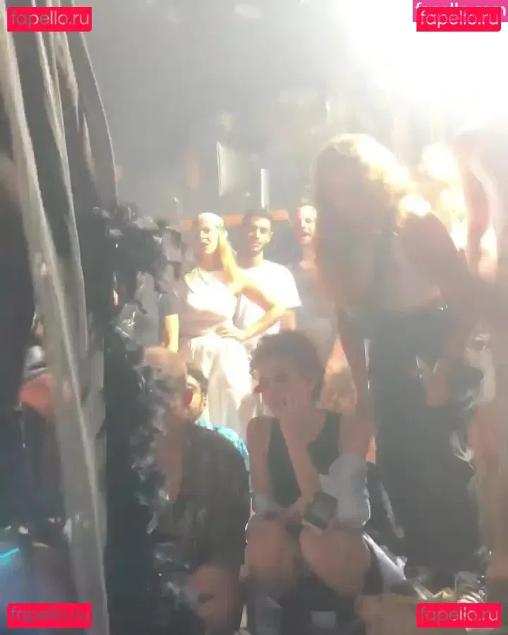 Shira Mosi Onlyfans Photo Gallery 