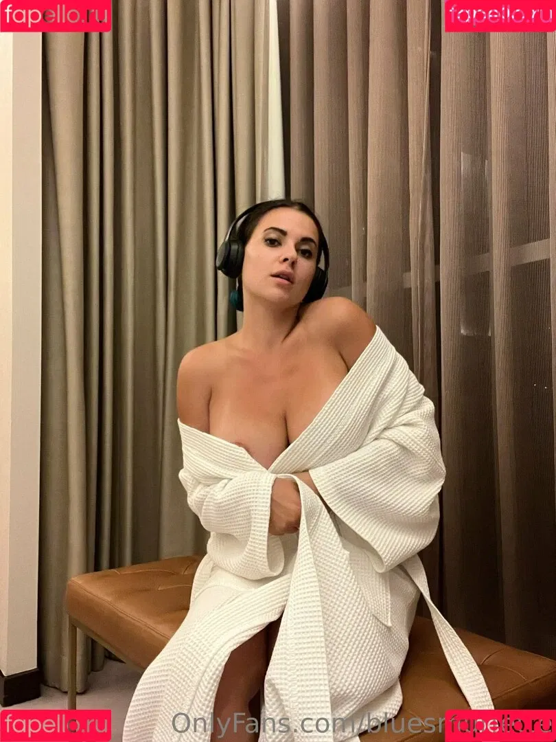 Polly Bones Onlyfans Photo Gallery 