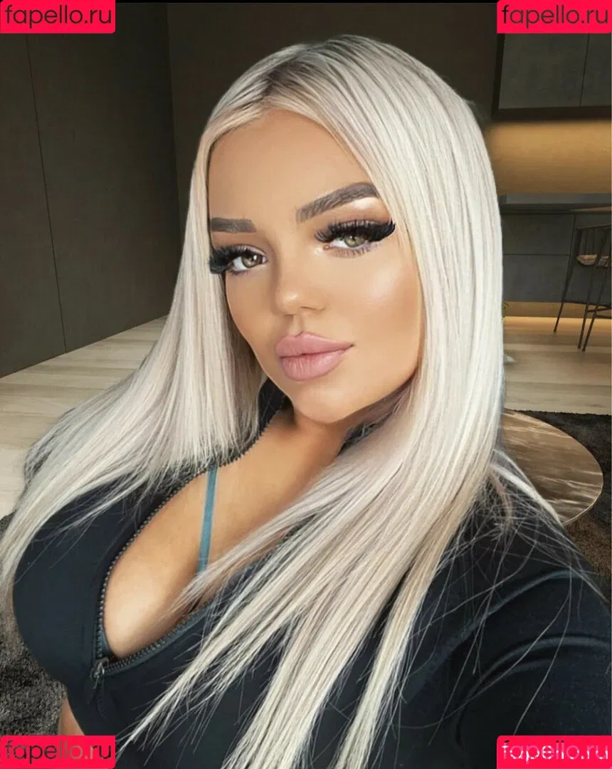 Sina.grd Onlyfans Photo Gallery 