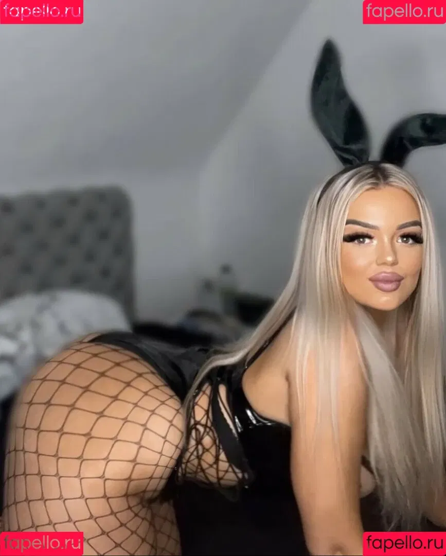 Sina.grd Onlyfans Photo Gallery 