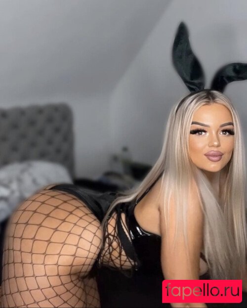 Sina.grd Nude Onlyfans Photo 4