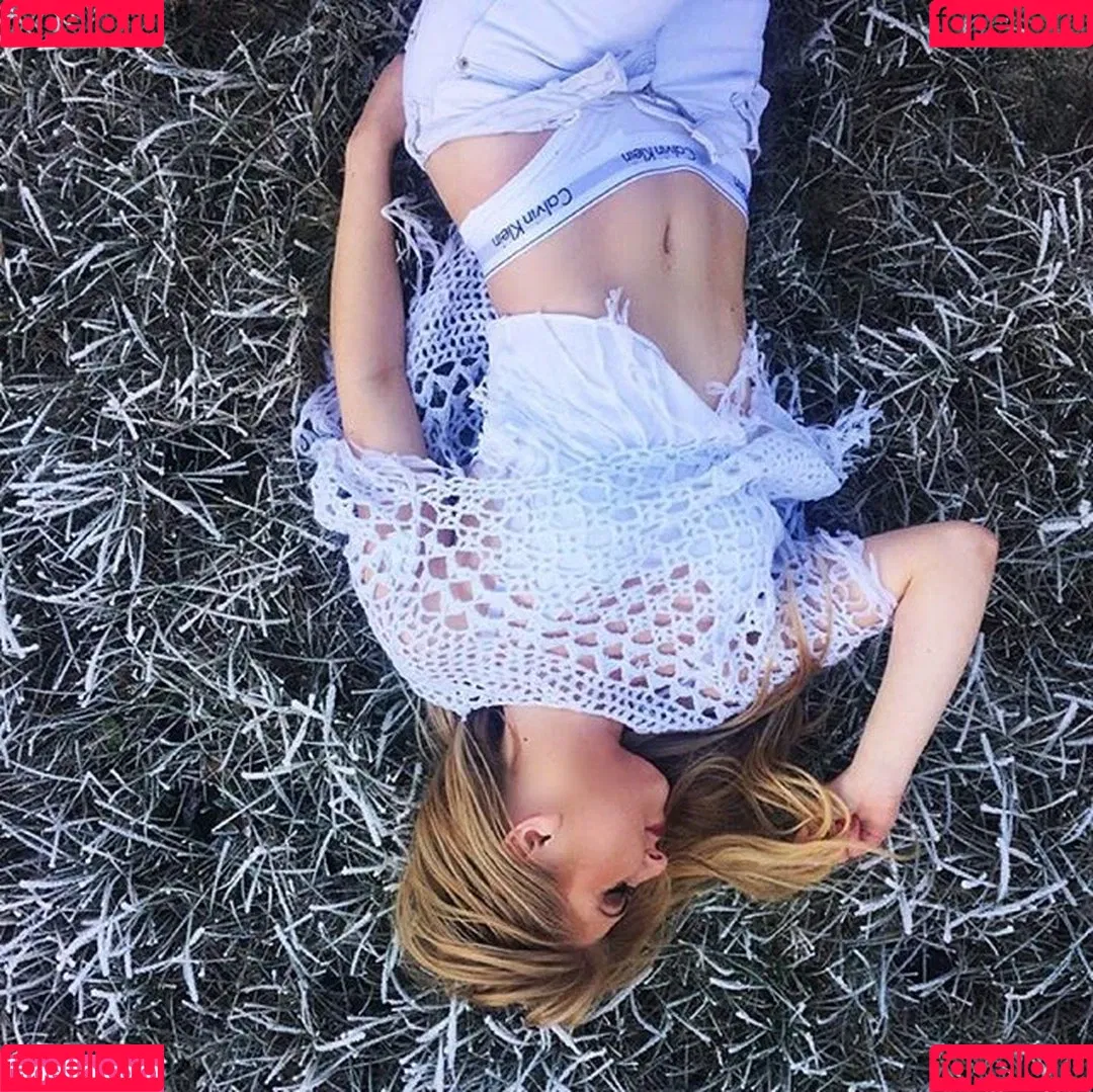 Sara Ladach Onlyfans Photo Gallery 