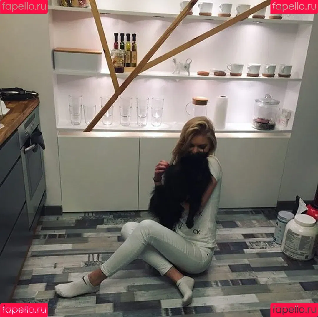 Sara Ladach Onlyfans Photo Gallery 