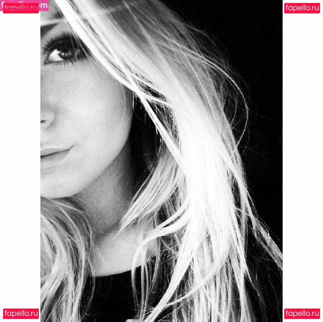 Sara Ladach Onlyfans Photo Gallery 