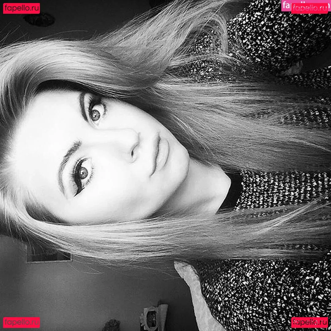 Sara Ladach Onlyfans Photo Gallery 