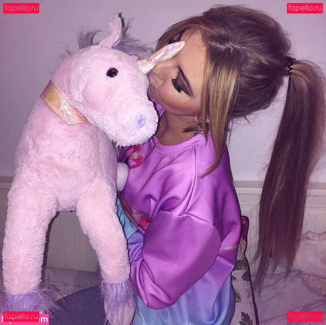 Sara Ladach Onlyfans Photo Gallery 