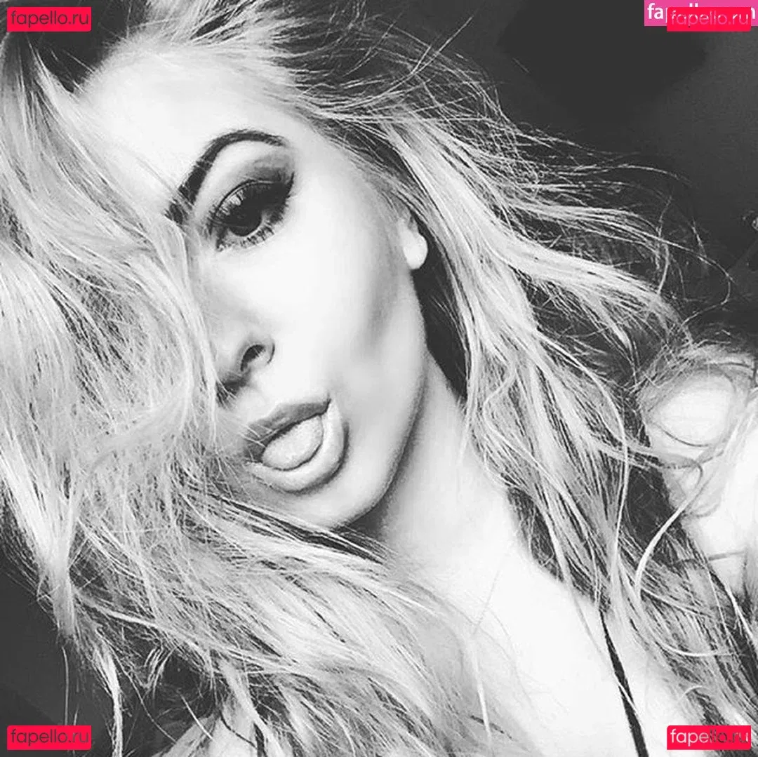 Sara Ladach Onlyfans Photo Gallery 