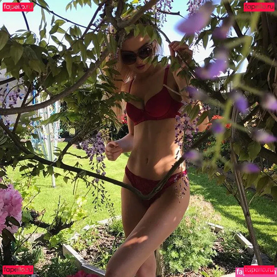 Sara Ladach Onlyfans Photo Gallery 