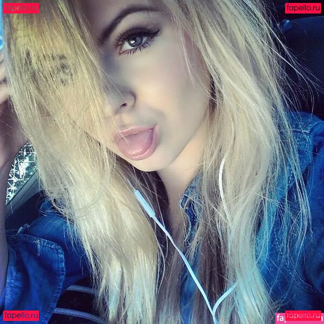 Sara Ladach Onlyfans Photo Gallery 