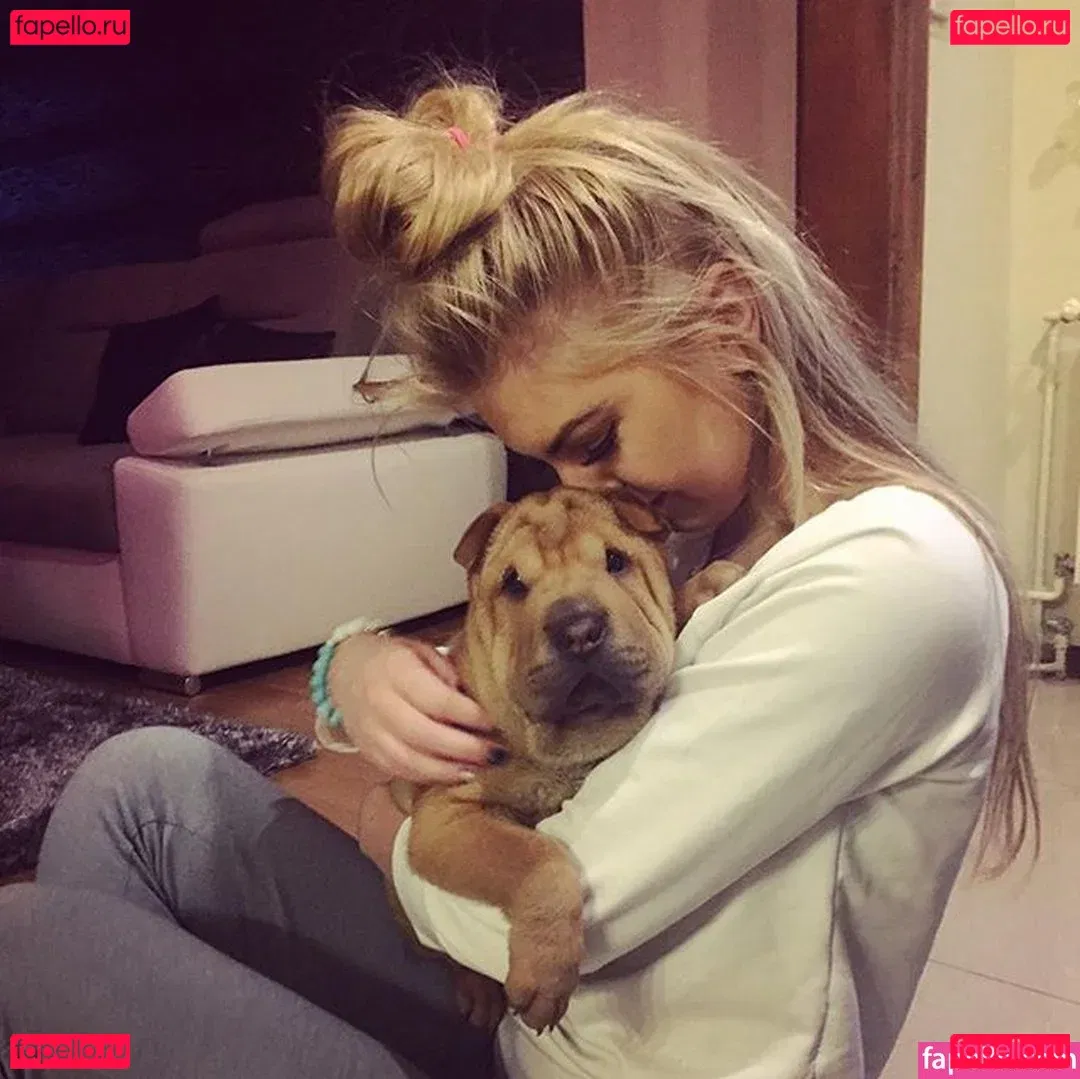 Sara Ladach Onlyfans Photo Gallery 