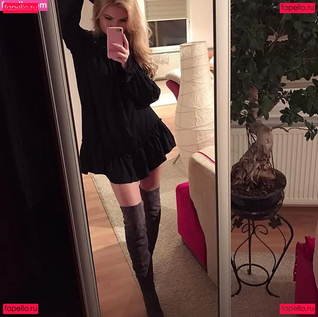 Sara Ladach Onlyfans Photo Gallery 