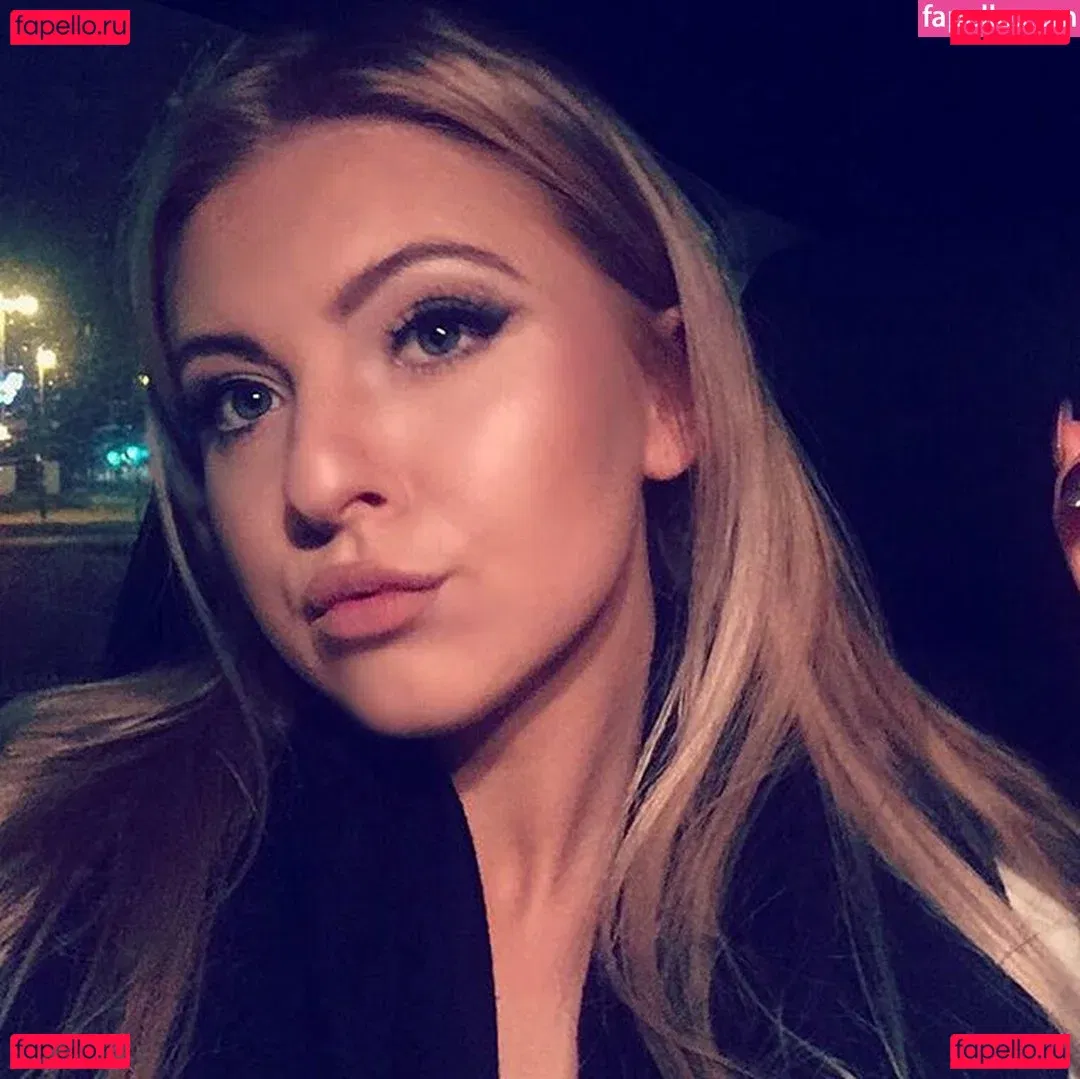 Sara Ladach Onlyfans Photo Gallery 