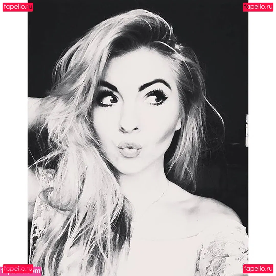 Sara Ladach Onlyfans Photo Gallery 