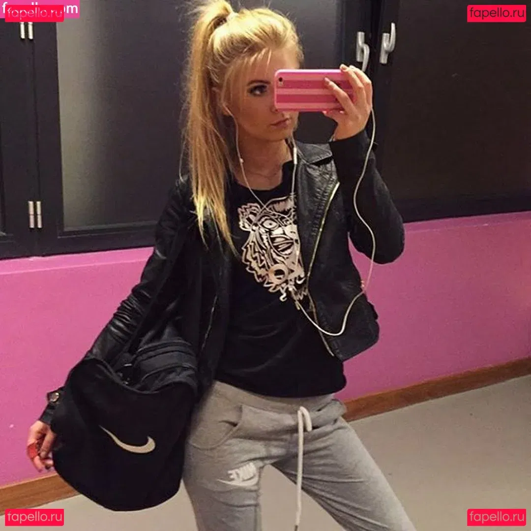 Sara Ladach Onlyfans Photo Gallery 