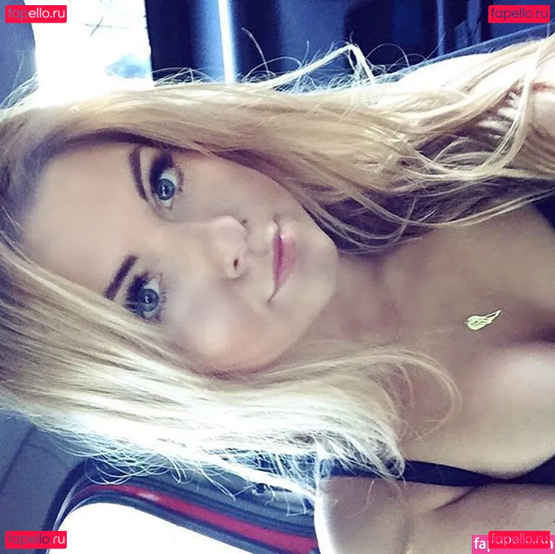 Sara Ladach Onlyfans Photo Gallery 