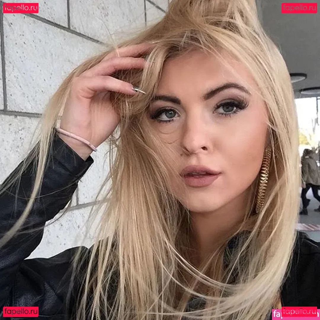 Sara Ladach Onlyfans Photo Gallery 