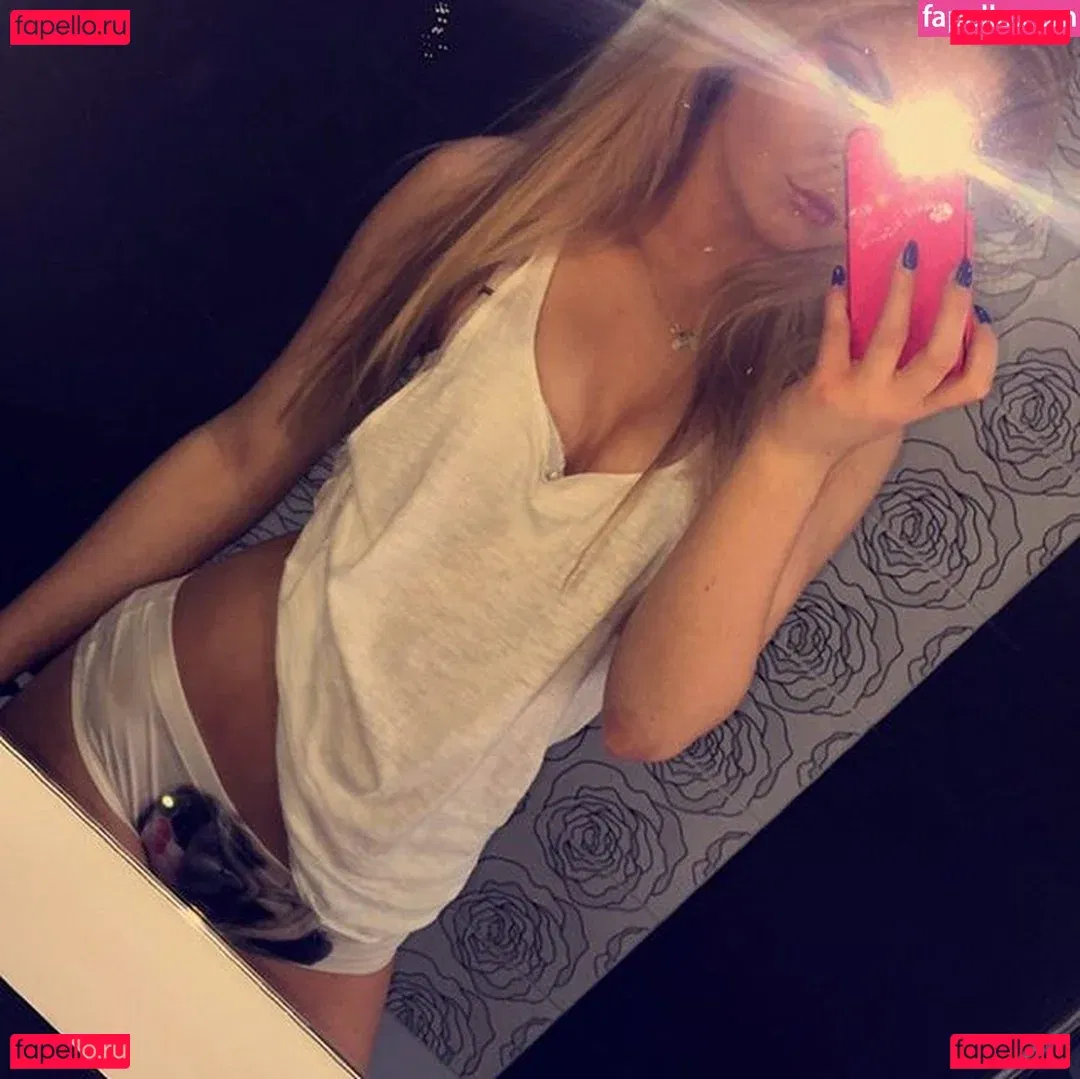 Sara Ladach Onlyfans Photo Gallery 