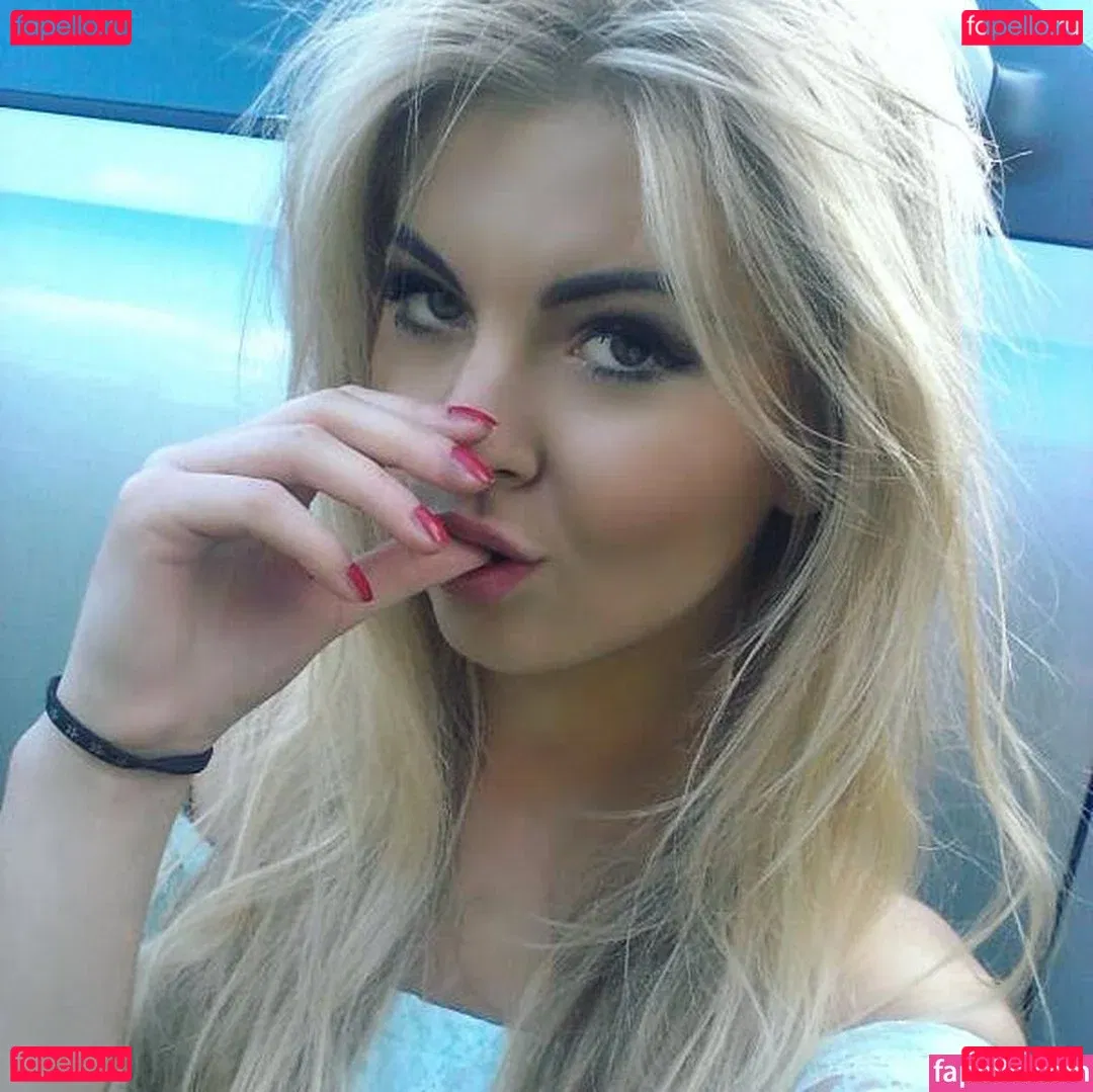 Sara Ladach Onlyfans Photo Gallery 