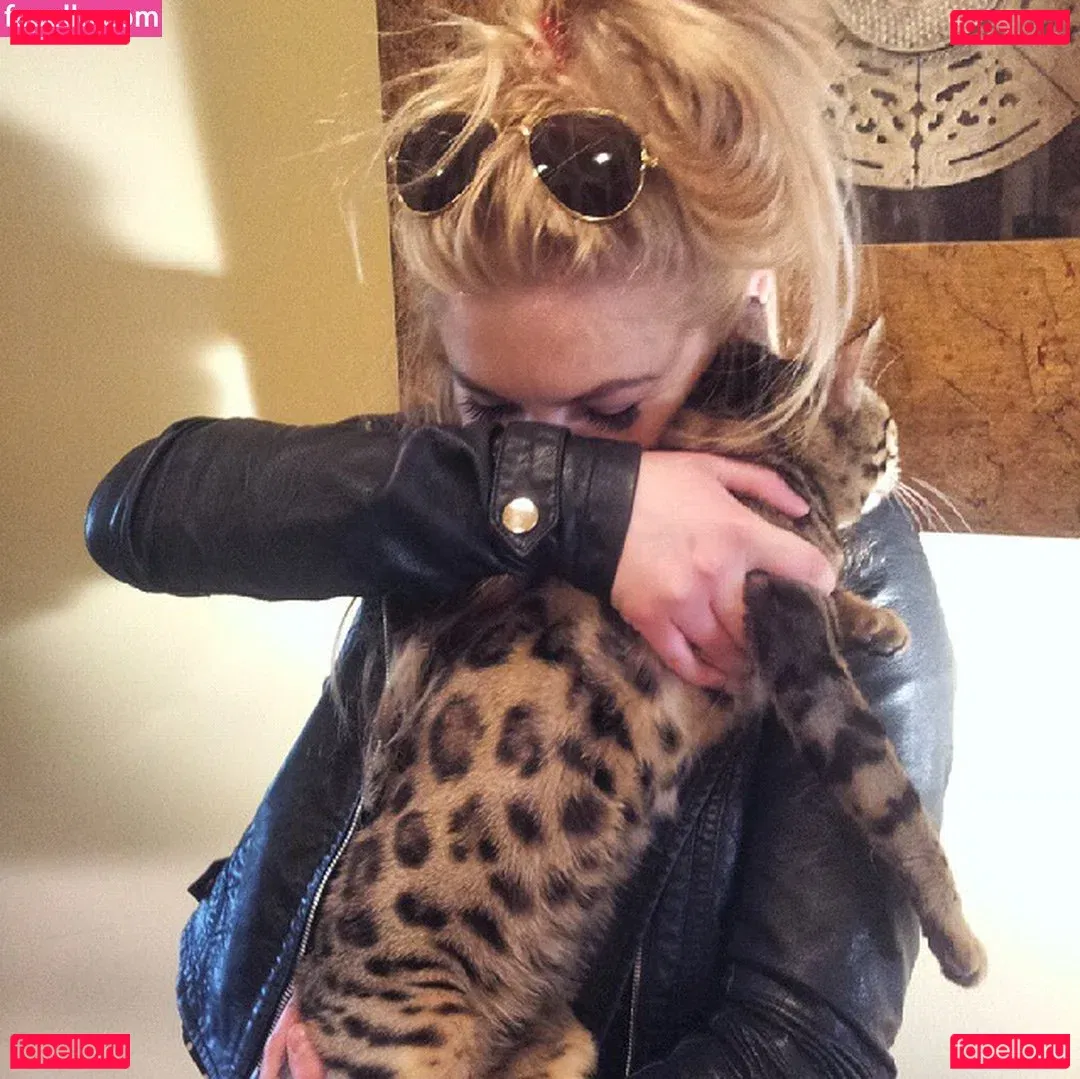 Sara Ladach Onlyfans Photo Gallery 