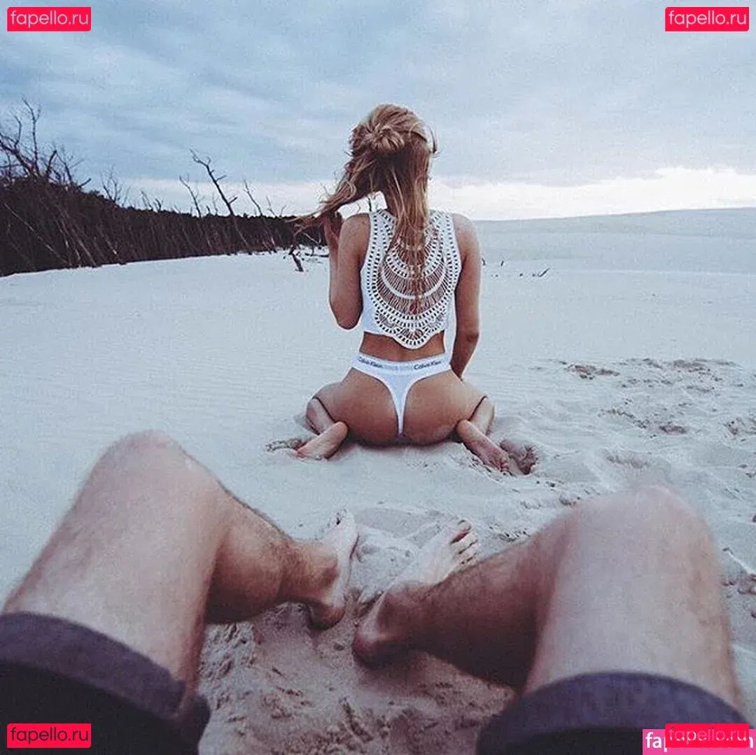 Sara Ladach Onlyfans Photo Gallery 