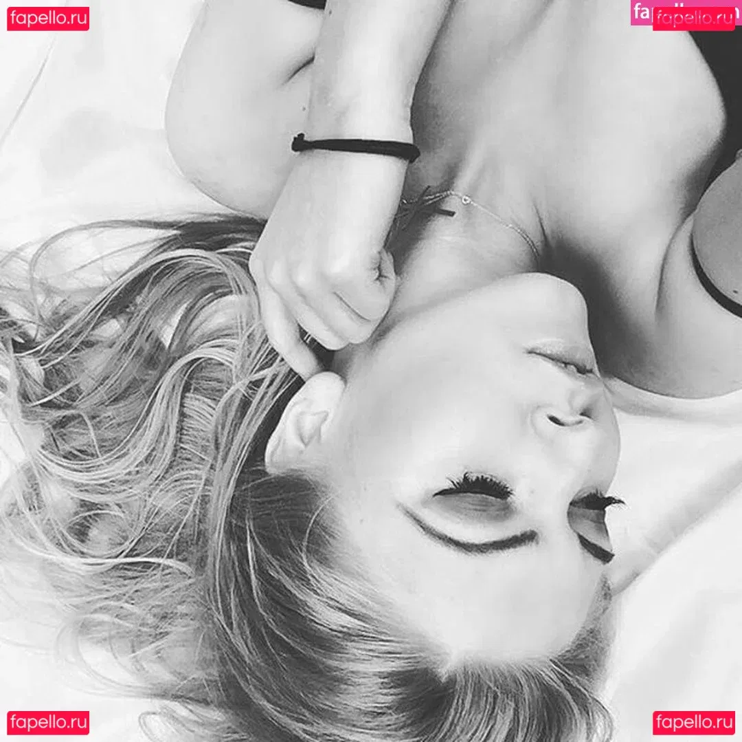 Sara Ladach Onlyfans Photo Gallery 