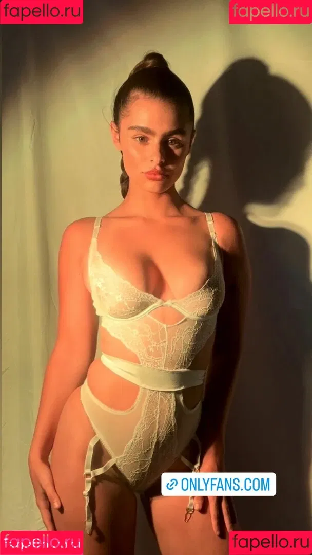 Jacquie Lee Onlyfans Photo Gallery 