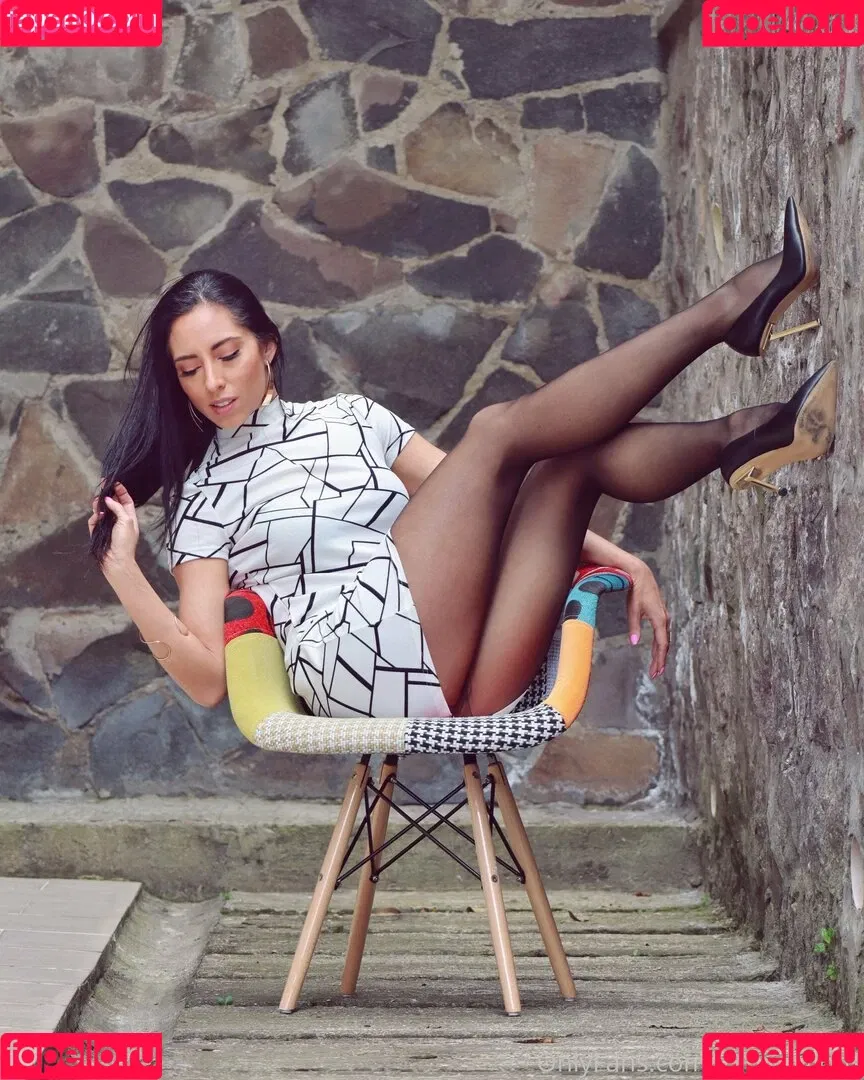 your-favorite-nylon-girl Onlyfans Photo Gallery 
