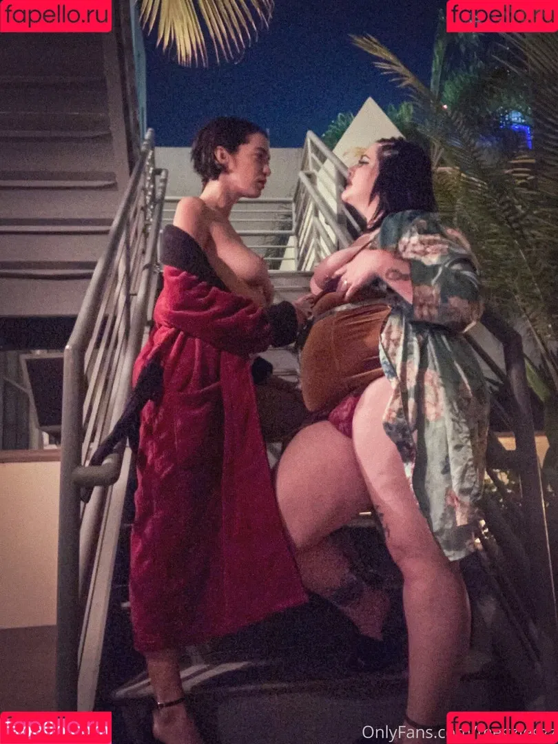 megzlegzz Onlyfans Photo Gallery 