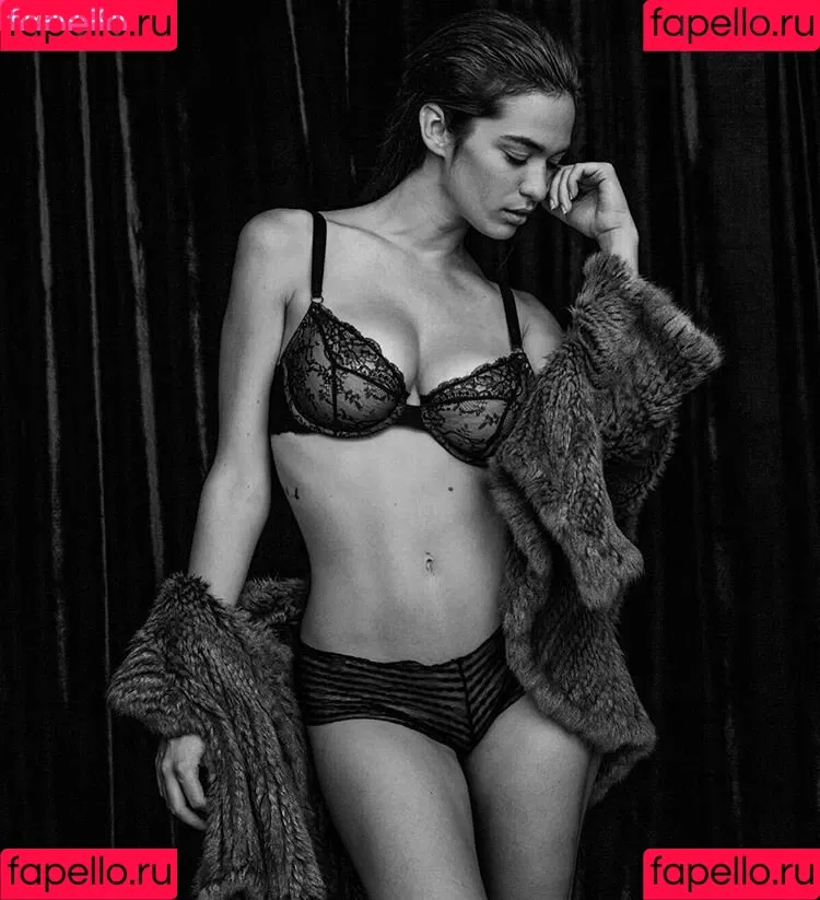 megzlegzz Onlyfans Photo Gallery 