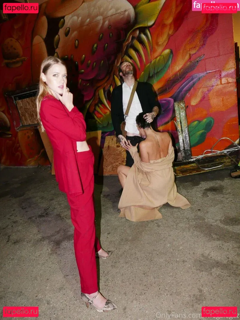 megzlegzz Onlyfans Photo Gallery 