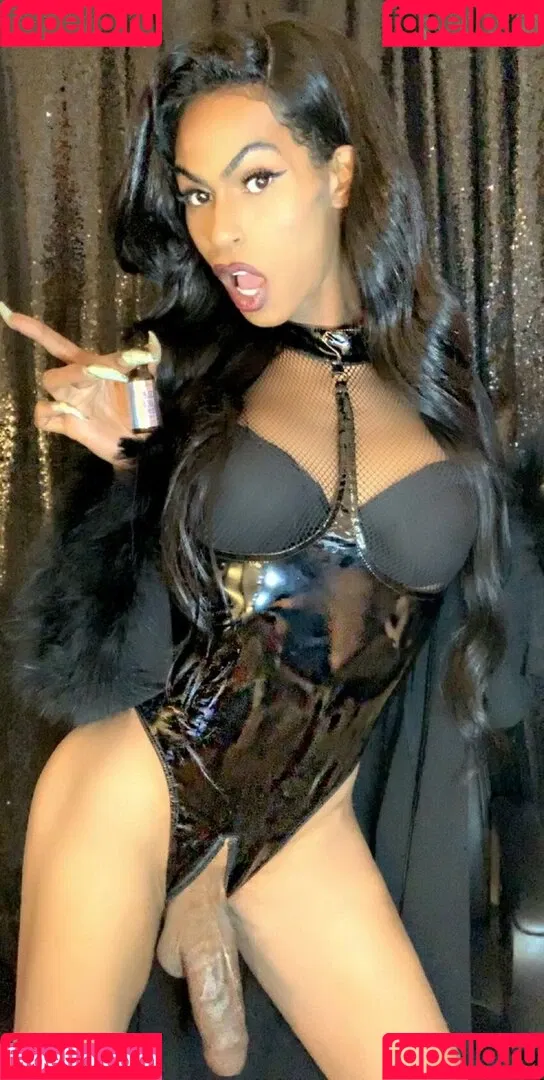 MaliyahLoren Onlyfans Photo Gallery 