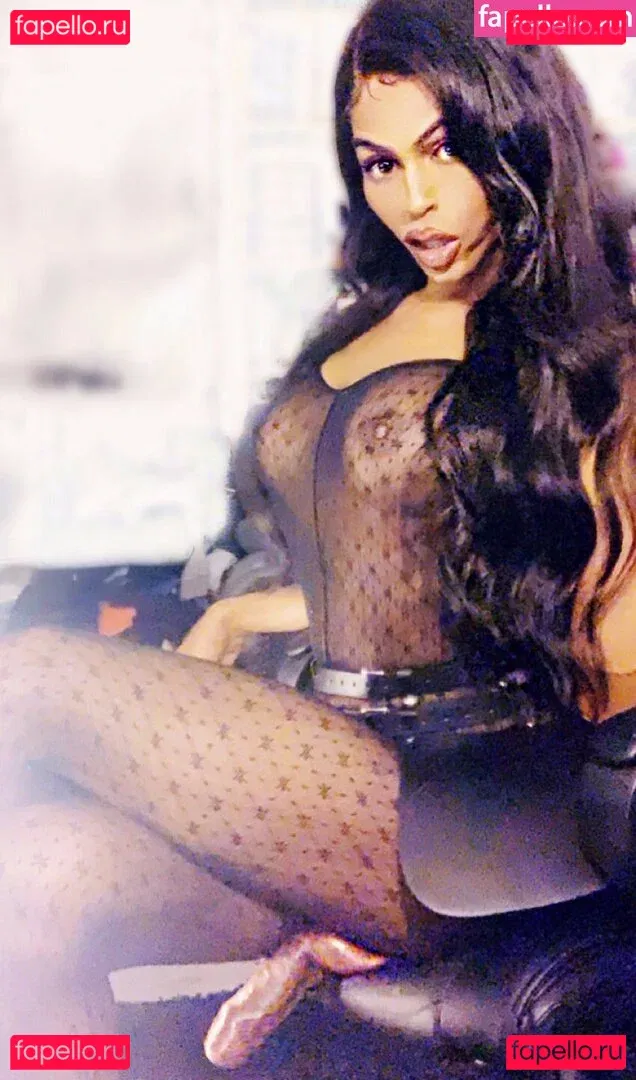 MaliyahLoren Onlyfans Photo Gallery 