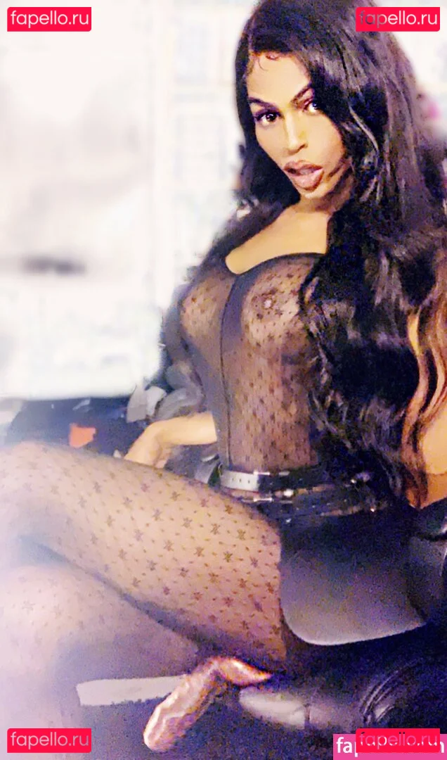 MaliyahLoren Onlyfans Photo Gallery 