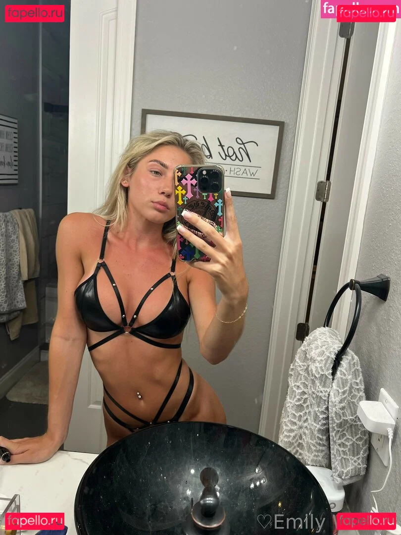 emilywillis18 Onlyfans Photo Gallery 