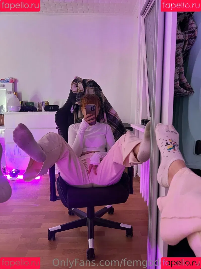 Goddess Kira Onlyfans Photo Gallery 