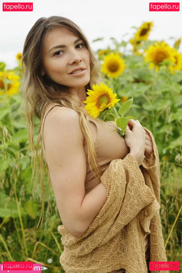 Goddess Kira Onlyfans Photo Gallery 