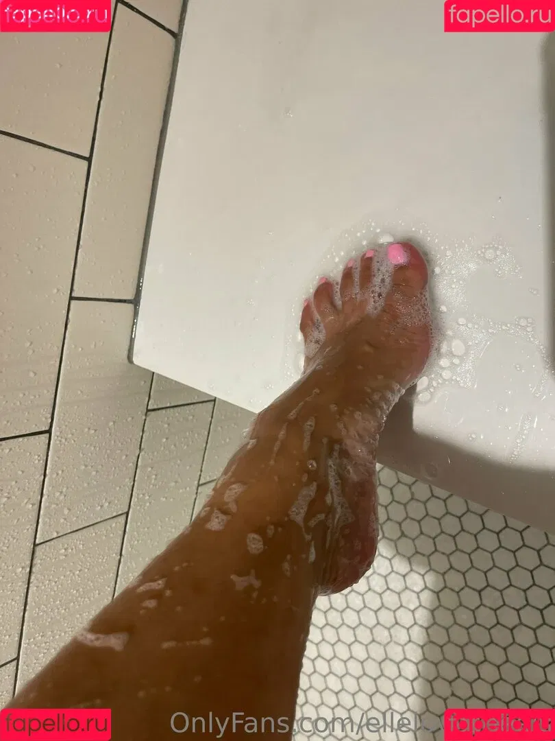 ellelovesheels Onlyfans Photo Gallery 