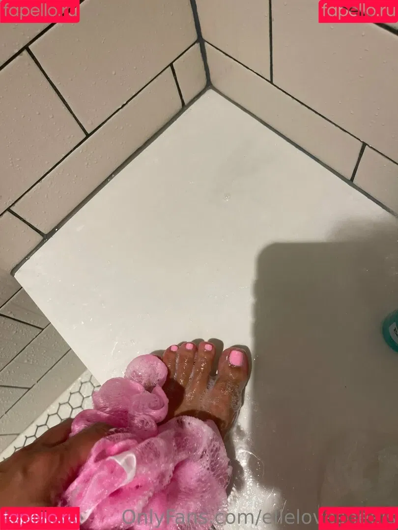 ellelovesheels Onlyfans Photo Gallery 
